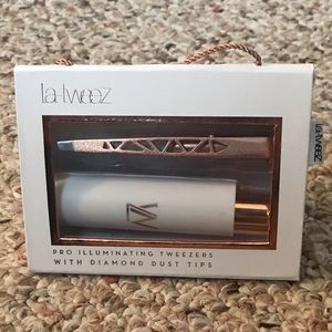 La Tweez Tweezer and Carrier Kit